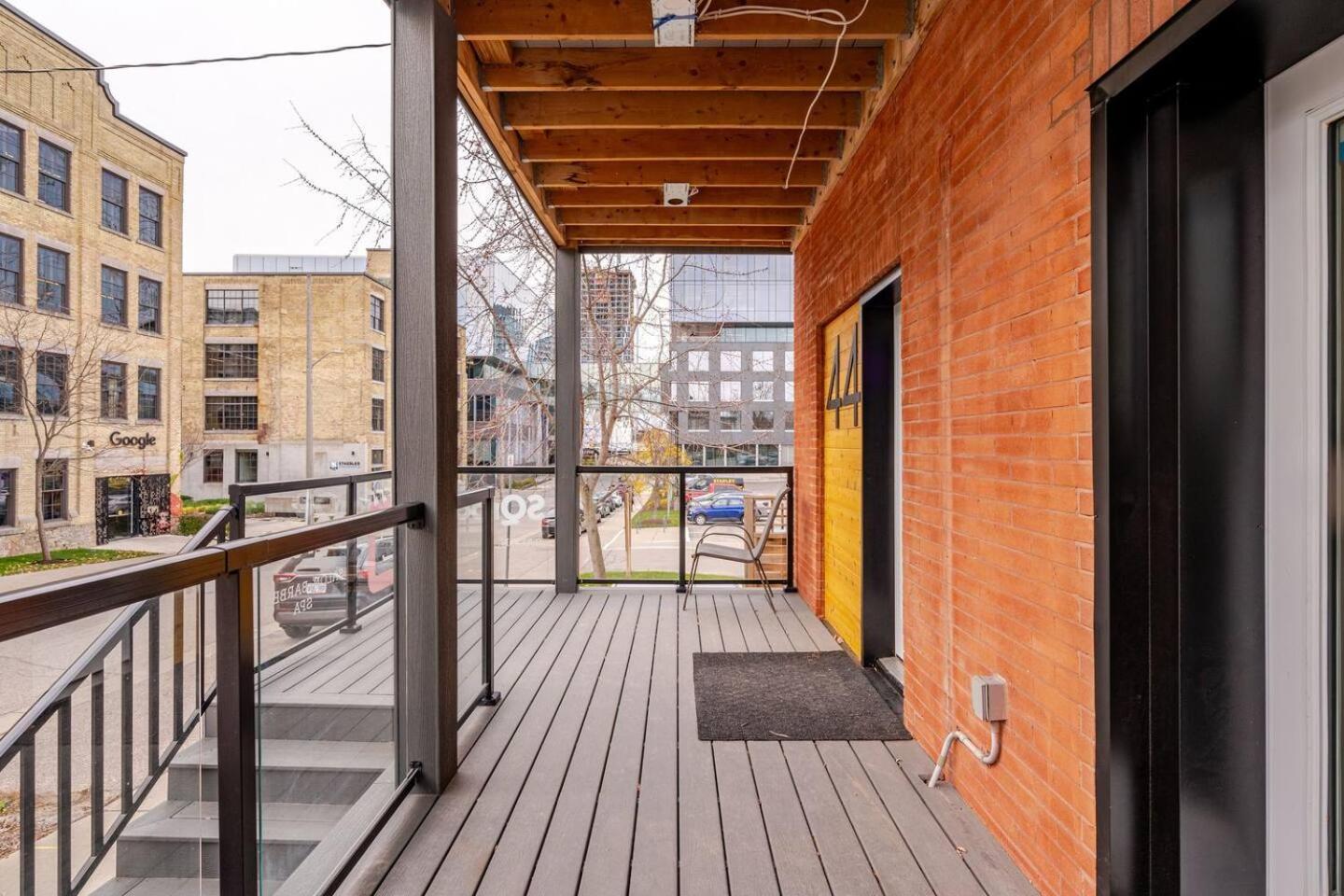 Entire 1 Bedroom Apartment Across From Google - Br5 Kitchener Exterior foto