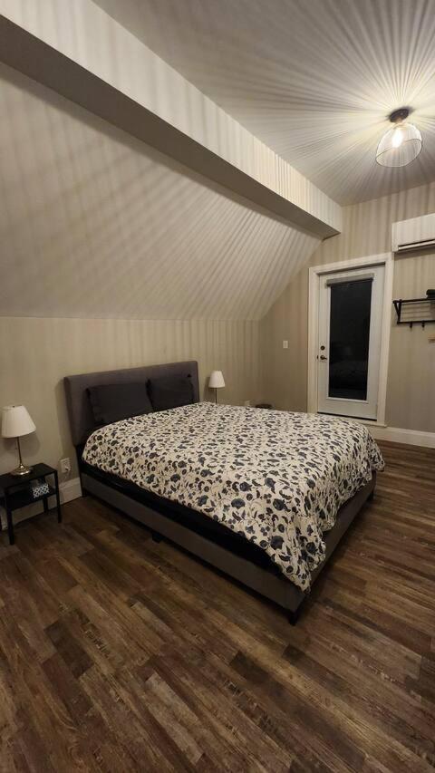 Entire 1 Bedroom Apartment Across From Google - Br5 Kitchener Exterior foto